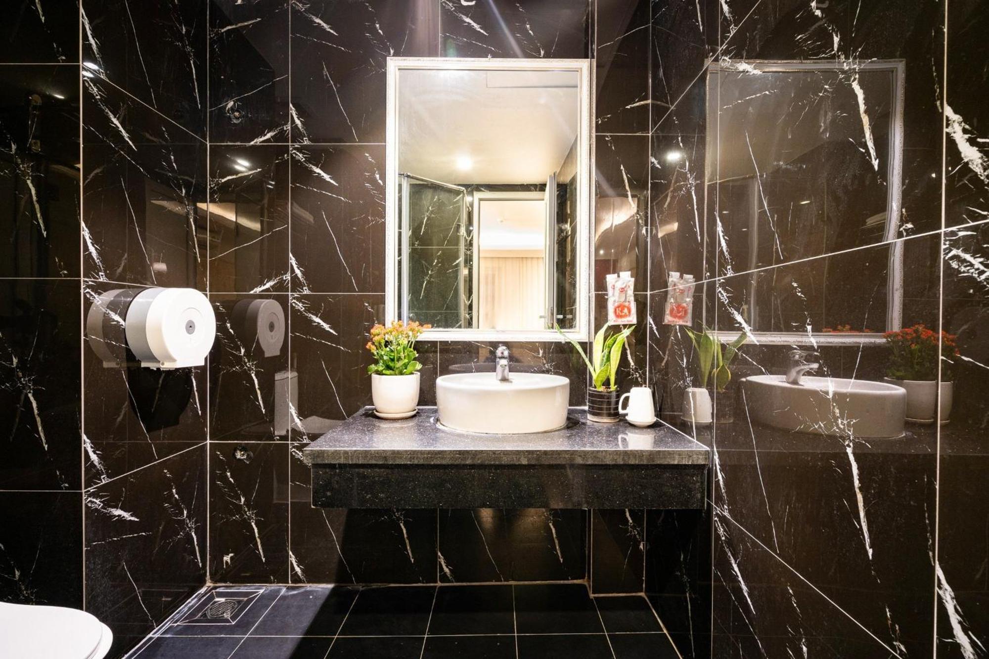 Kieu Anh Hotel - 81 Trung Kinh - By Bay Luxury هانوي المظهر الخارجي الصورة