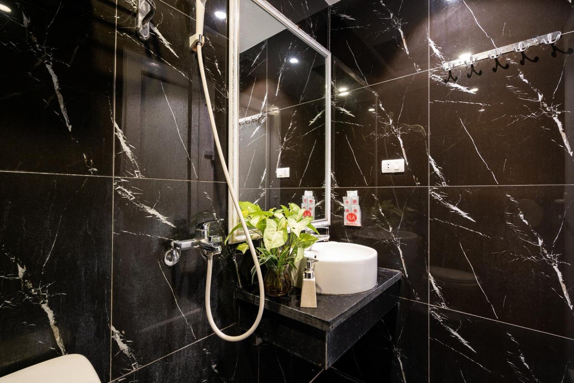 Kieu Anh Hotel - 81 Trung Kinh - By Bay Luxury هانوي المظهر الخارجي الصورة