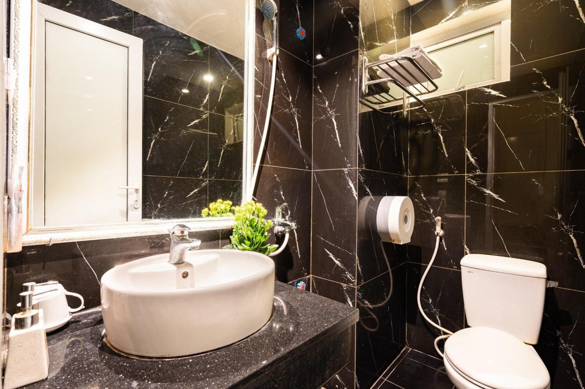 Kieu Anh Hotel - 81 Trung Kinh - By Bay Luxury هانوي المظهر الخارجي الصورة